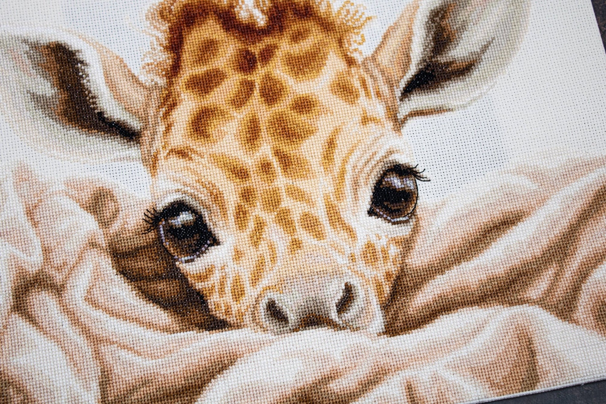 Cross Stitch Kit Luca - S - The Baby Giraffe, B2425 - Luca - S Yarns