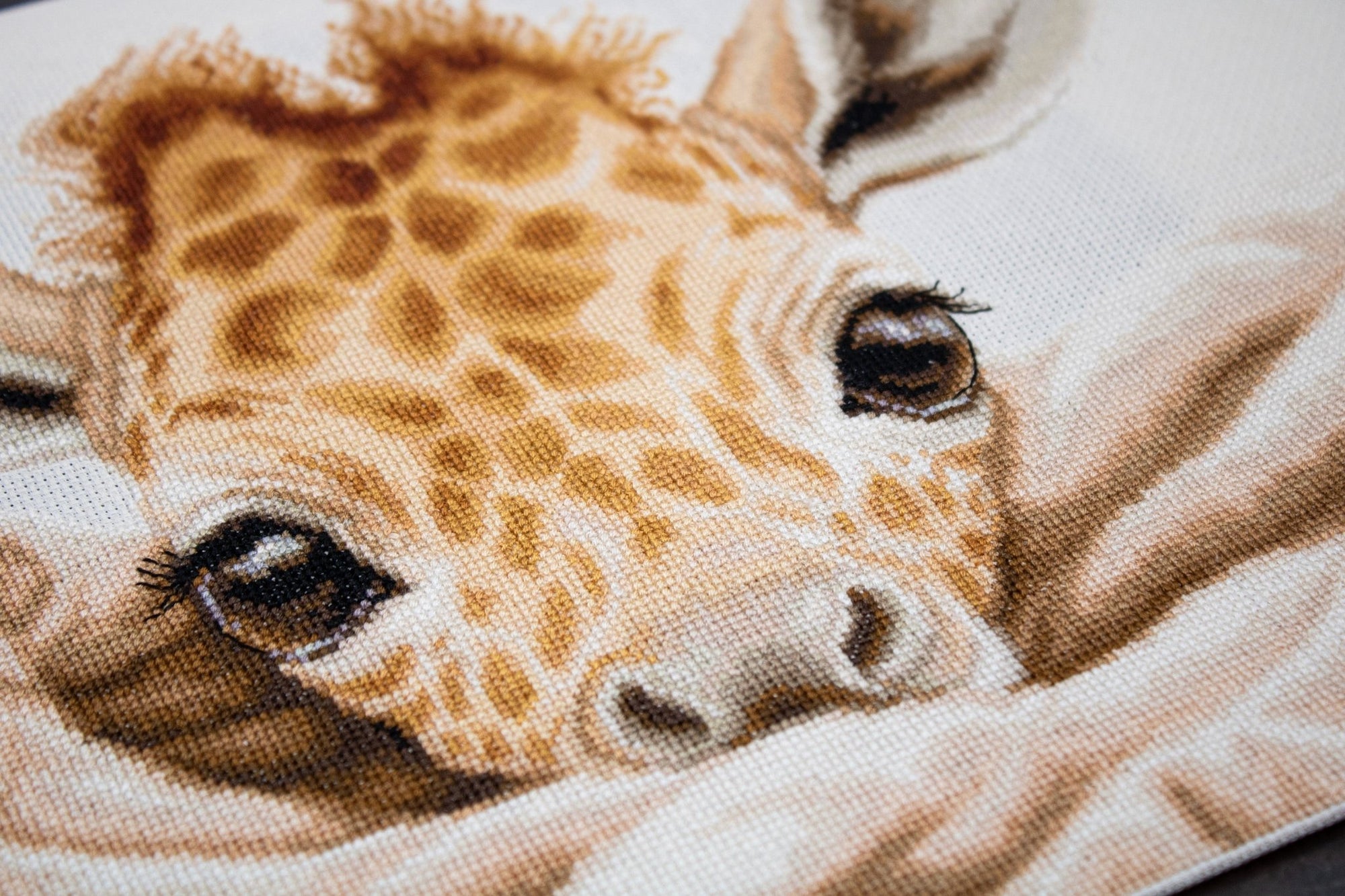 Cross Stitch Kit Luca - S - The Baby Giraffe, B2425 - Luca - S Yarns