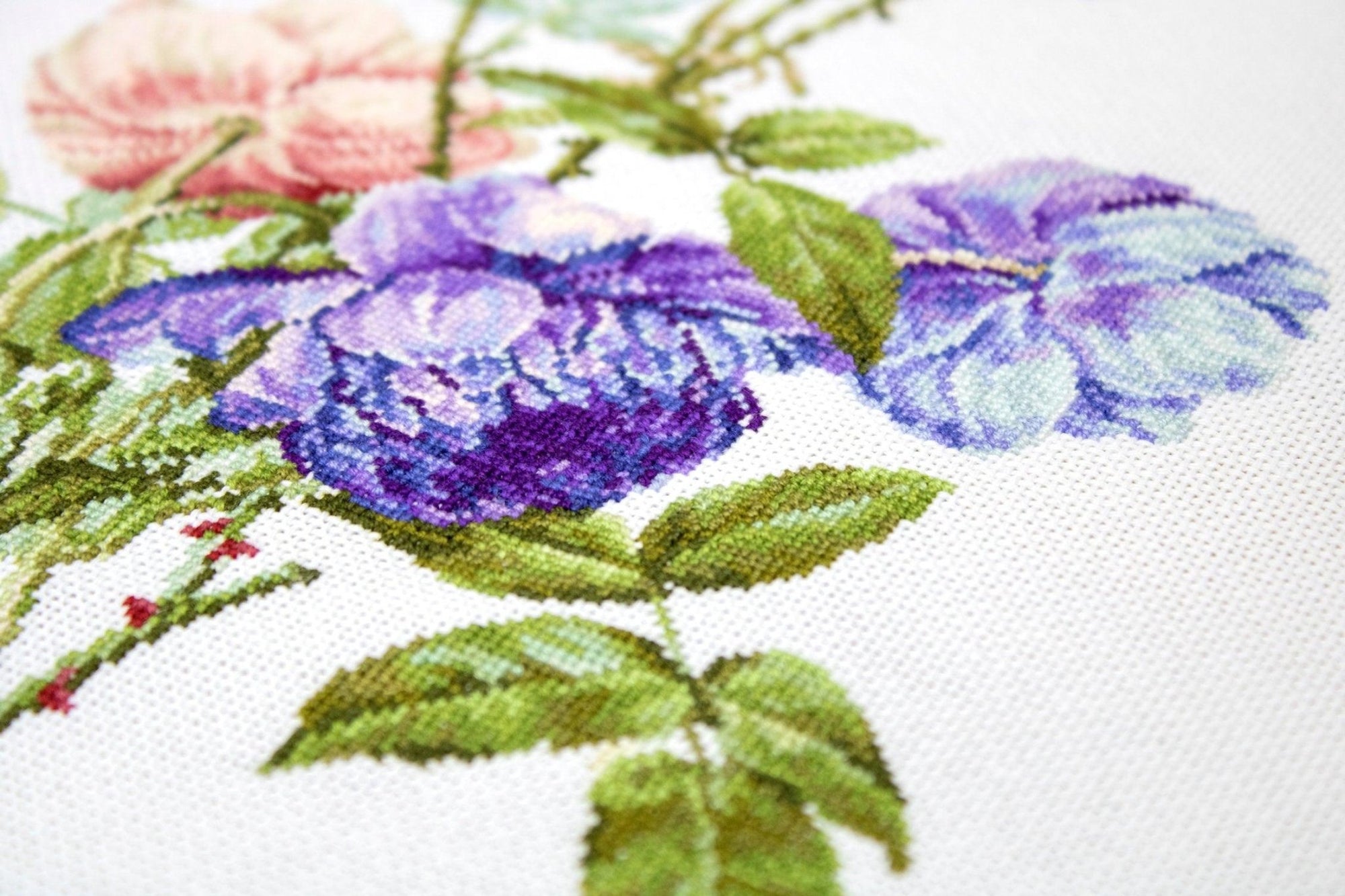 Cross Stitch Kit Luca - S - The Bouquet, B2349 - Luca - S Yarns