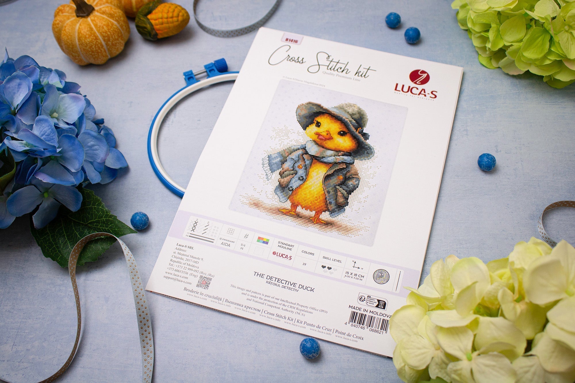 Cross Stitch Kit Luca - S - The Detective Duck, B1416 - Luca - S Yarns