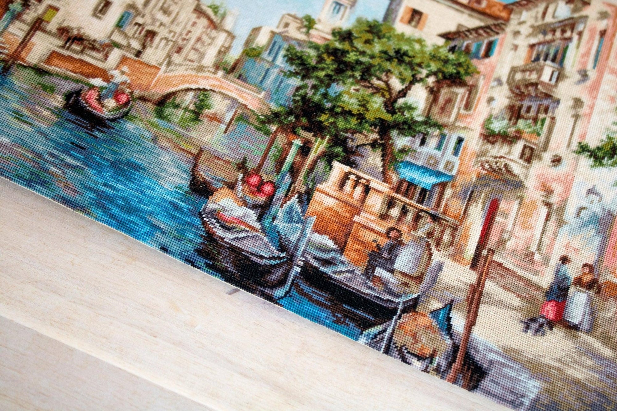 Cross Stitch Kit Luca - S - The streets of San Polo, B589 - Luca - S Yarns