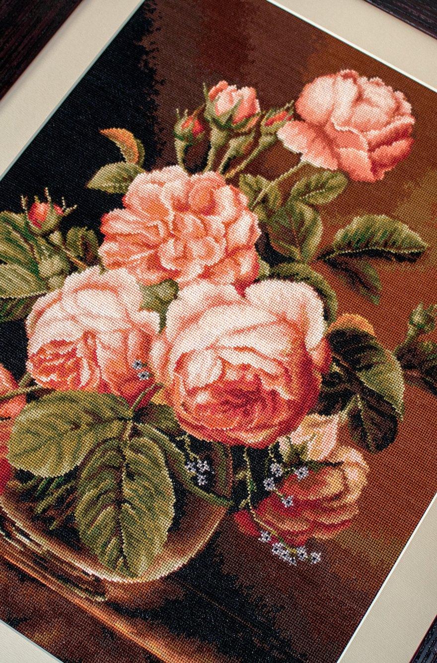 Cross Stitch Kit Luca - S - Vase of roses, B488 - Luca - S Yarns