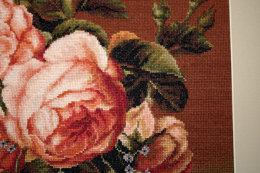 Cross Stitch Kit Luca - S - Vase of roses, B488 - Luca - S Yarns