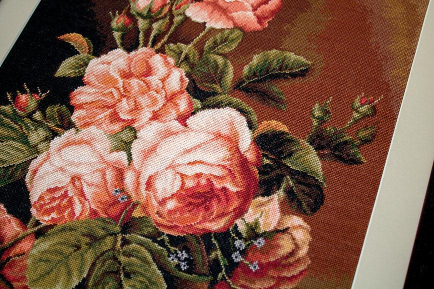 Cross Stitch Kit Luca - S - Vase of roses, B488 - Luca - S Yarns