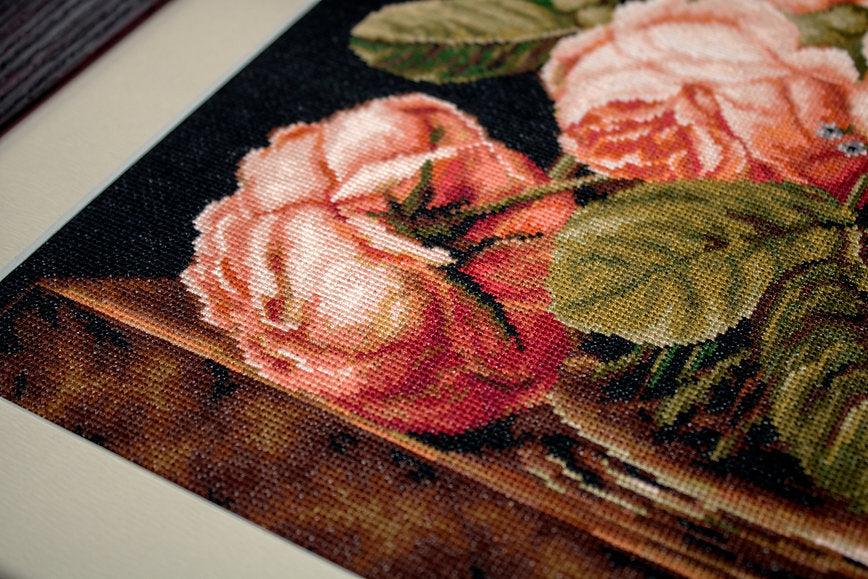 Cross Stitch Kit Luca - S - Vase of roses, B488 - Luca - S Yarns