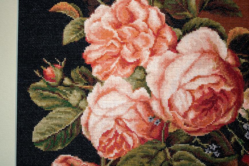 Cross Stitch Kit Luca - S - Vase of roses, B488 - Luca - S Yarns