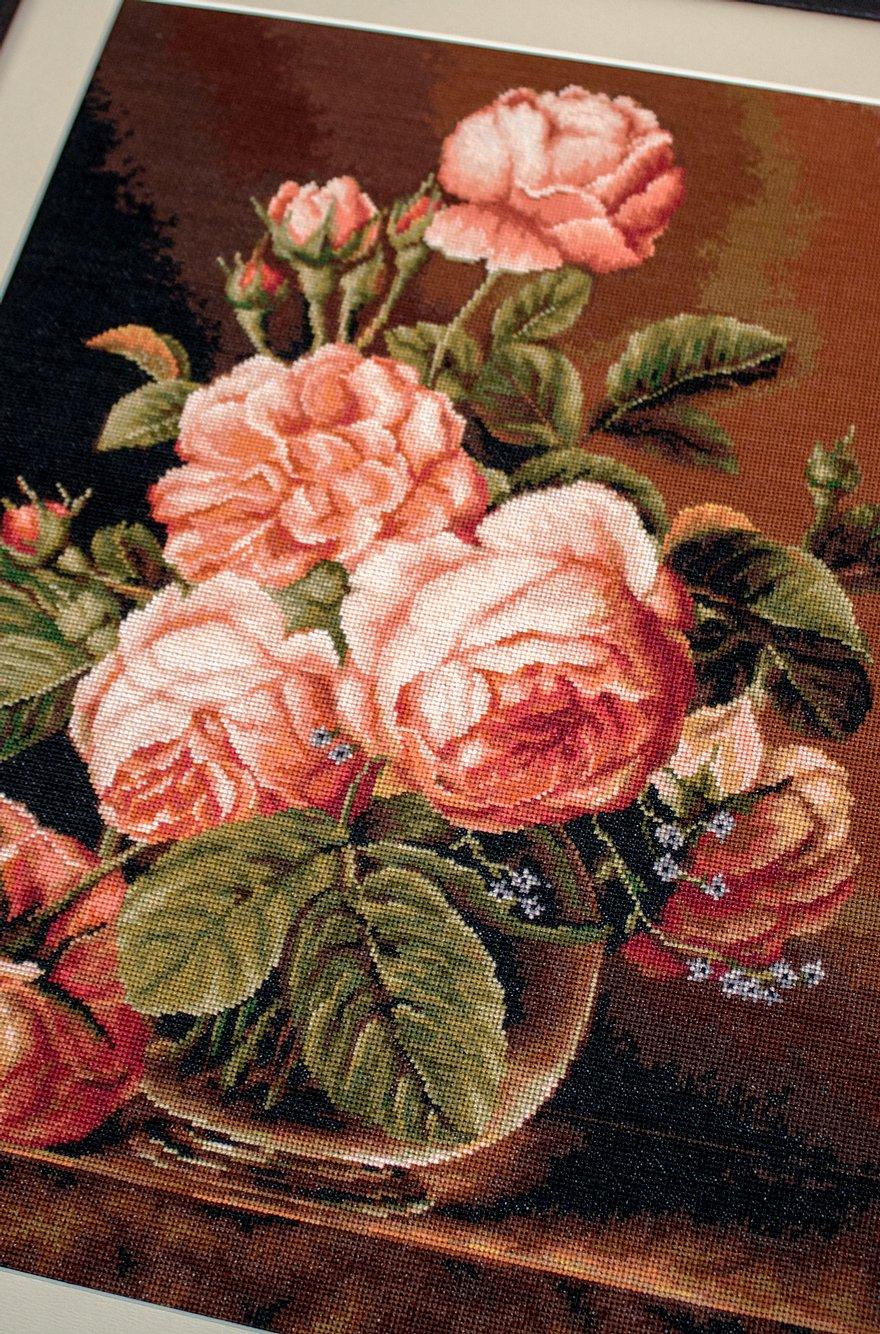 Cross Stitch Kit Luca - S - Vase of roses, B488 - Luca - S Yarns
