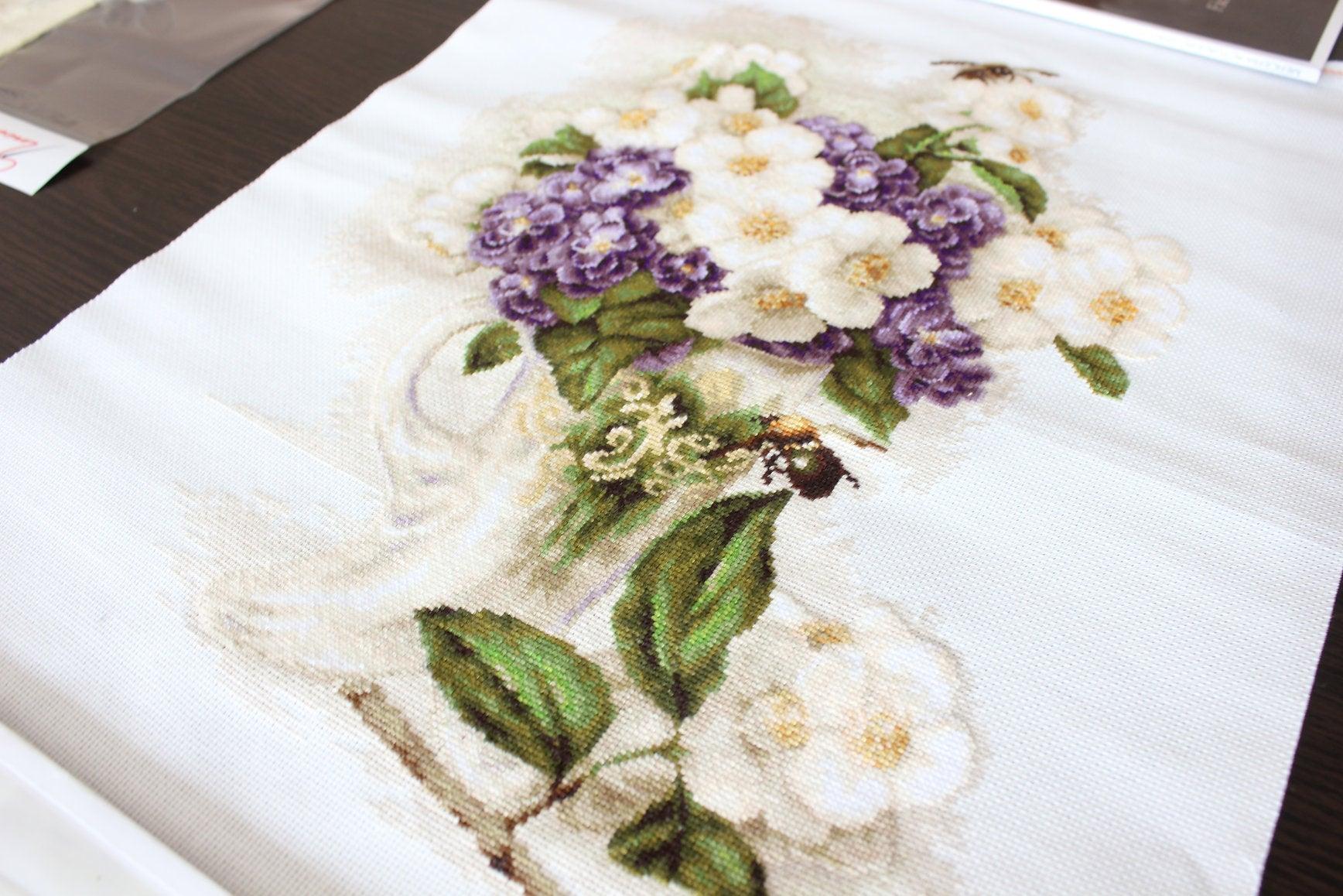 Cross Stitch Kit Luca - S - Vase with Jasmine, B512 - Luca - S Yarns