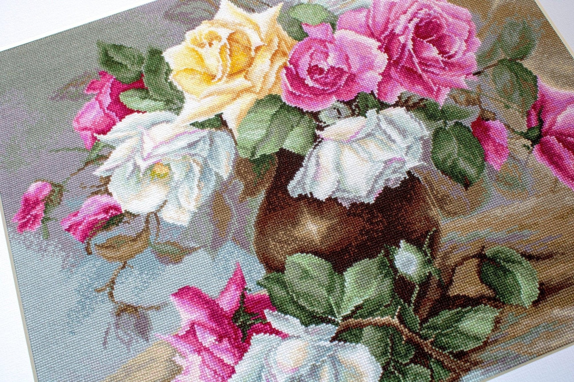 Cross Stitch Kit Luca - S - Vase with Roses, B587 - Luca - S Yarns