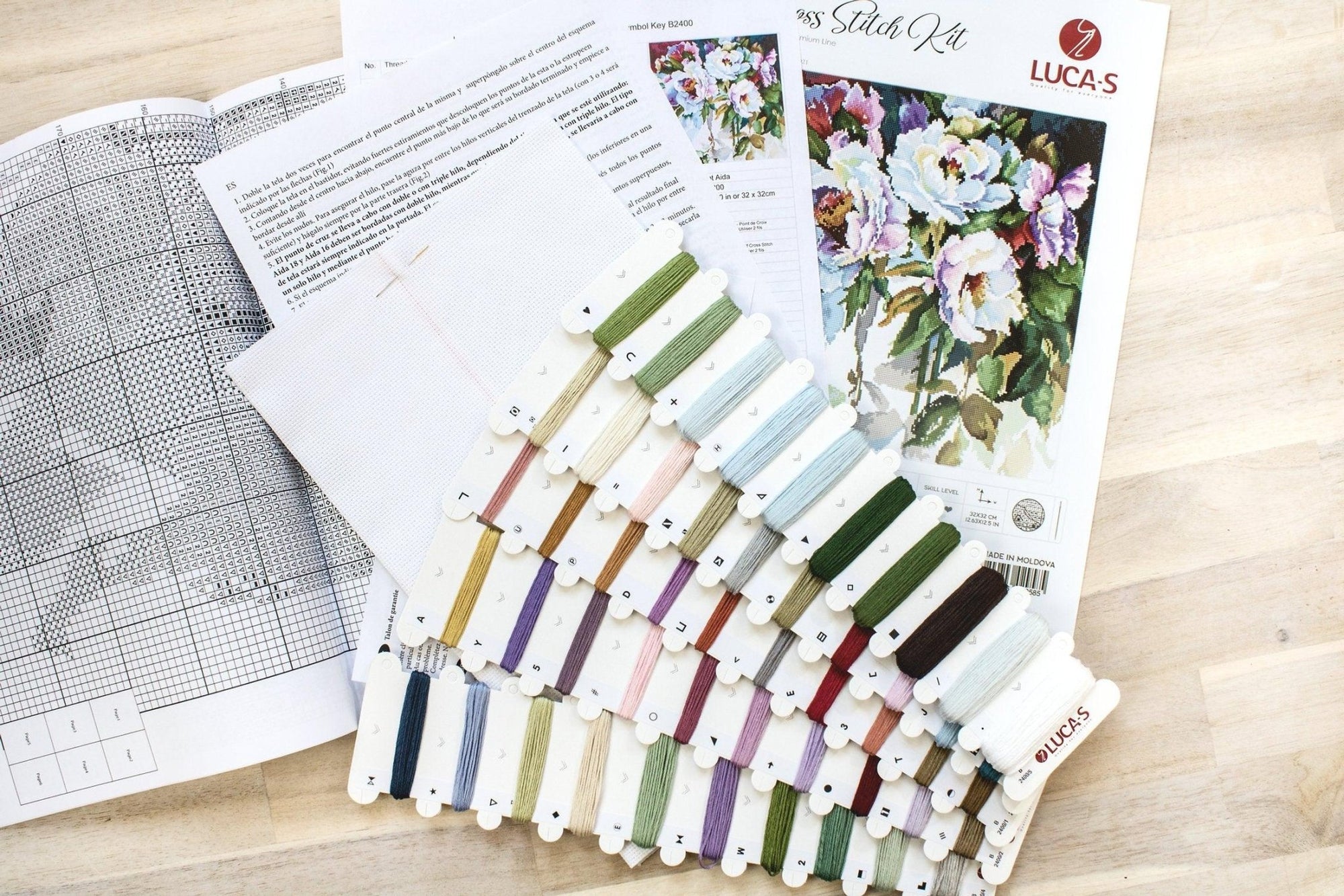 Cross Stitch Kit Luca - S - White roses, B2400 - Luca - S Yarns