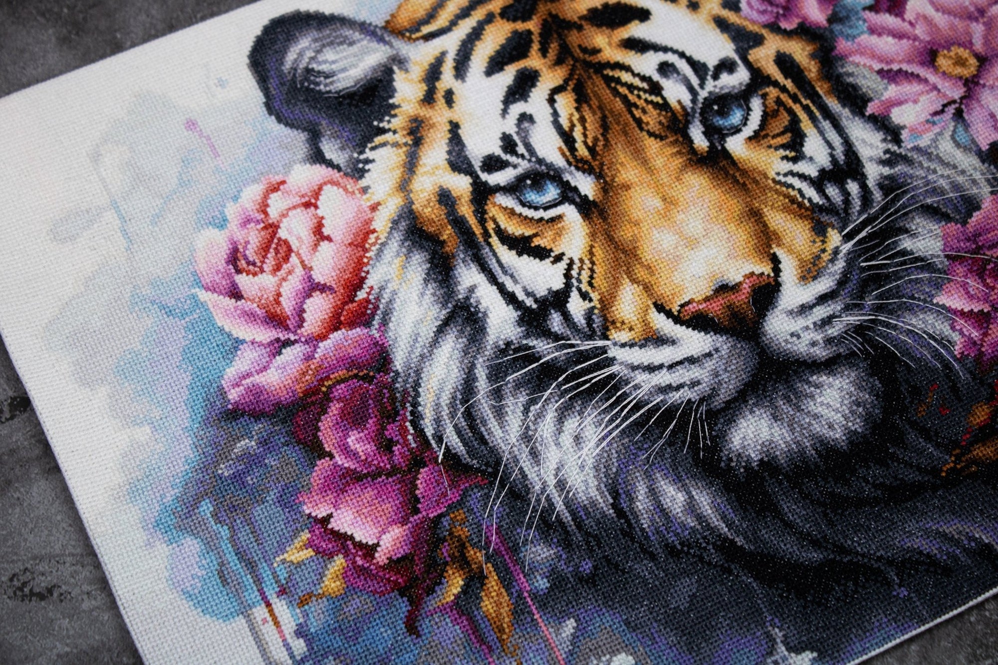 Cross Stitch Kit Luca - S - Wild Life Of Predator, BU5033 - Luca - S Yarns