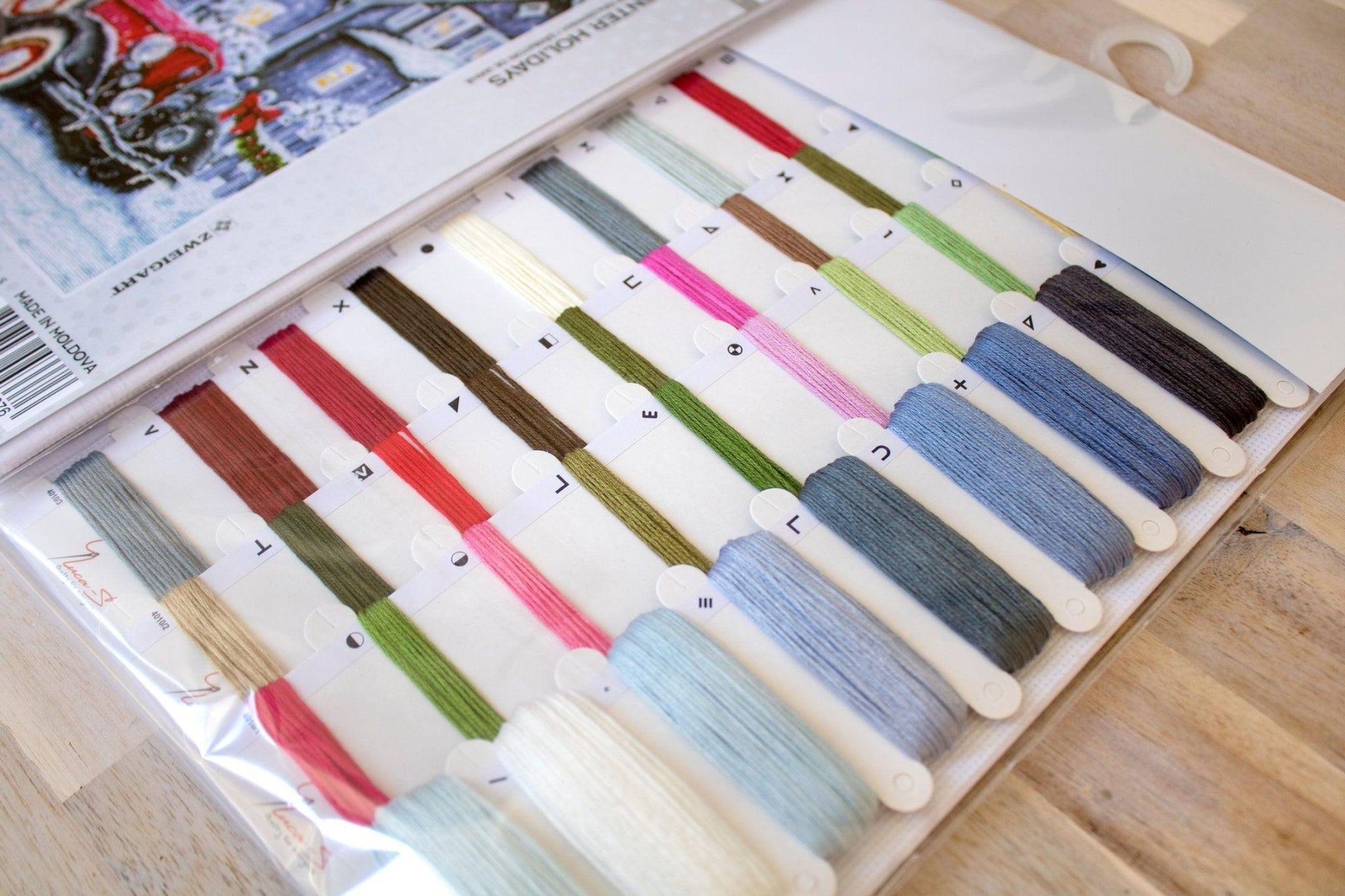 Cross Stitch Kit Luca - S - Winter Holidays, BU4010 - Luca - S Yarns