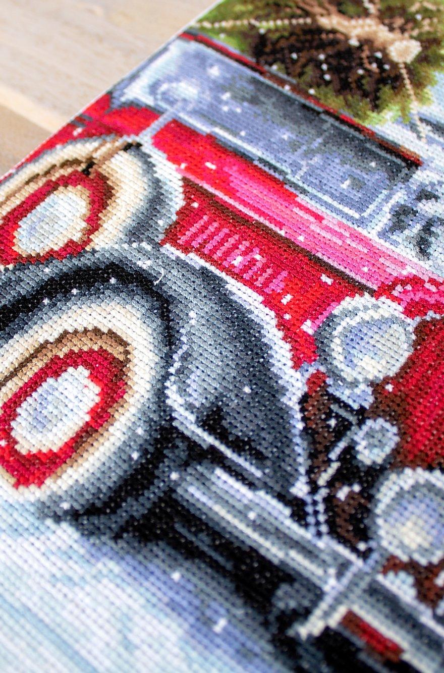 Cross Stitch Kit Luca - S - Winter Holidays, BU4010 - Luca - S Yarns