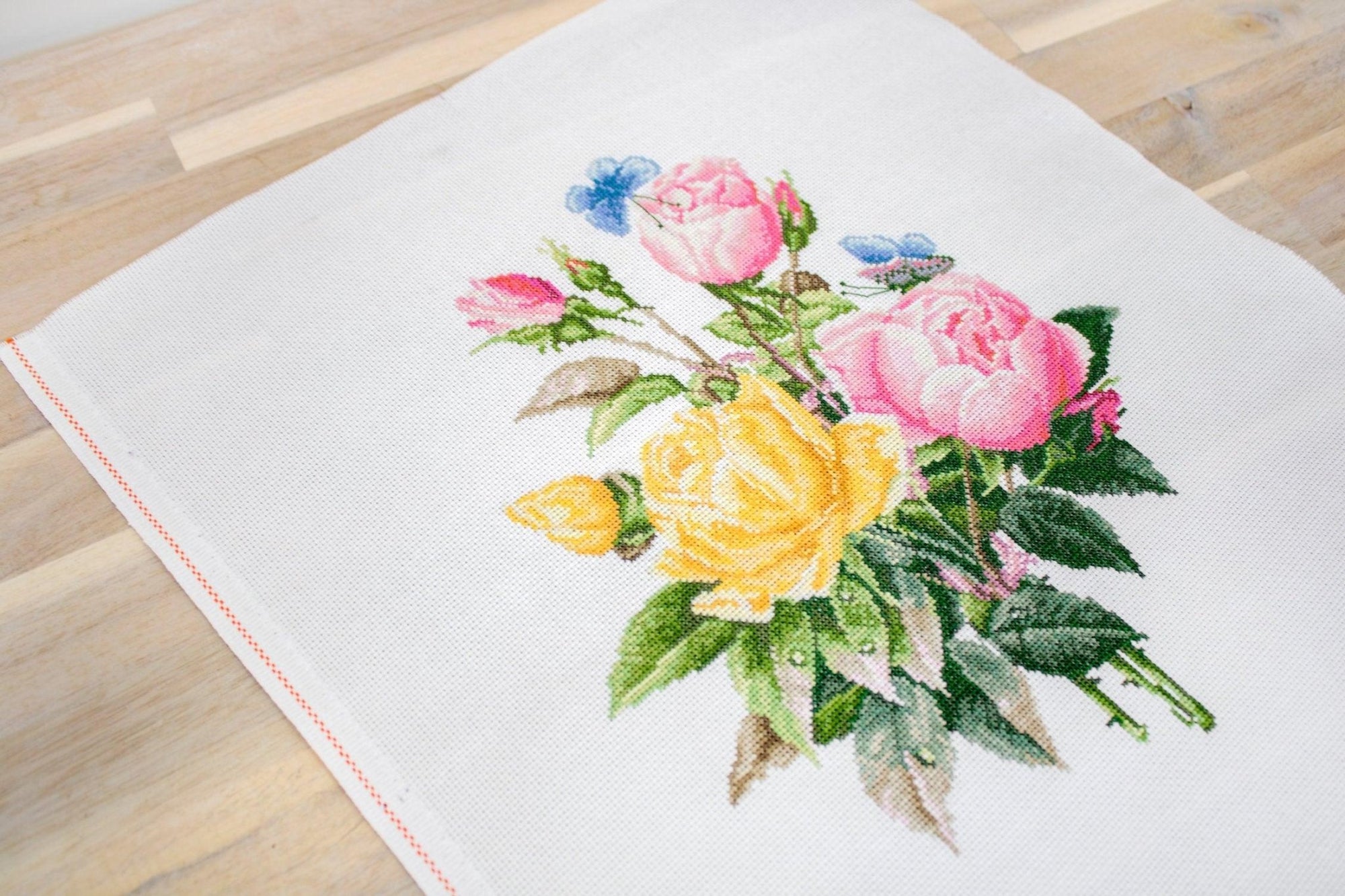 Cross Stitch Kit Luca - S - Yellow Roses and Bengal Roses, BU4003 - Luca - S Yarns