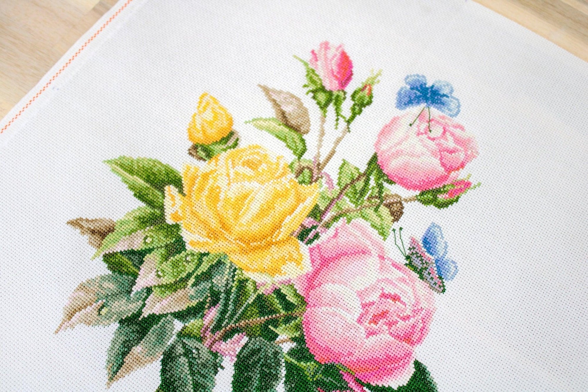 Cross Stitch Kit Luca - S - Yellow Roses and Bengal Roses, BU4003 - Luca - S Yarns