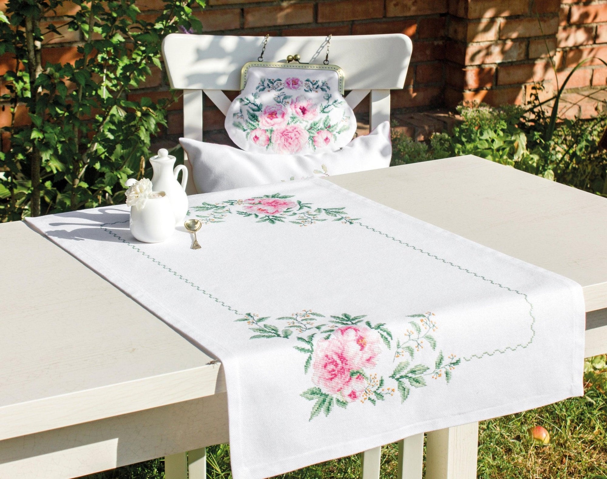 Table Topper - Cross Stitch Kit Table Cloth, FM009 - Luca - S Yarns